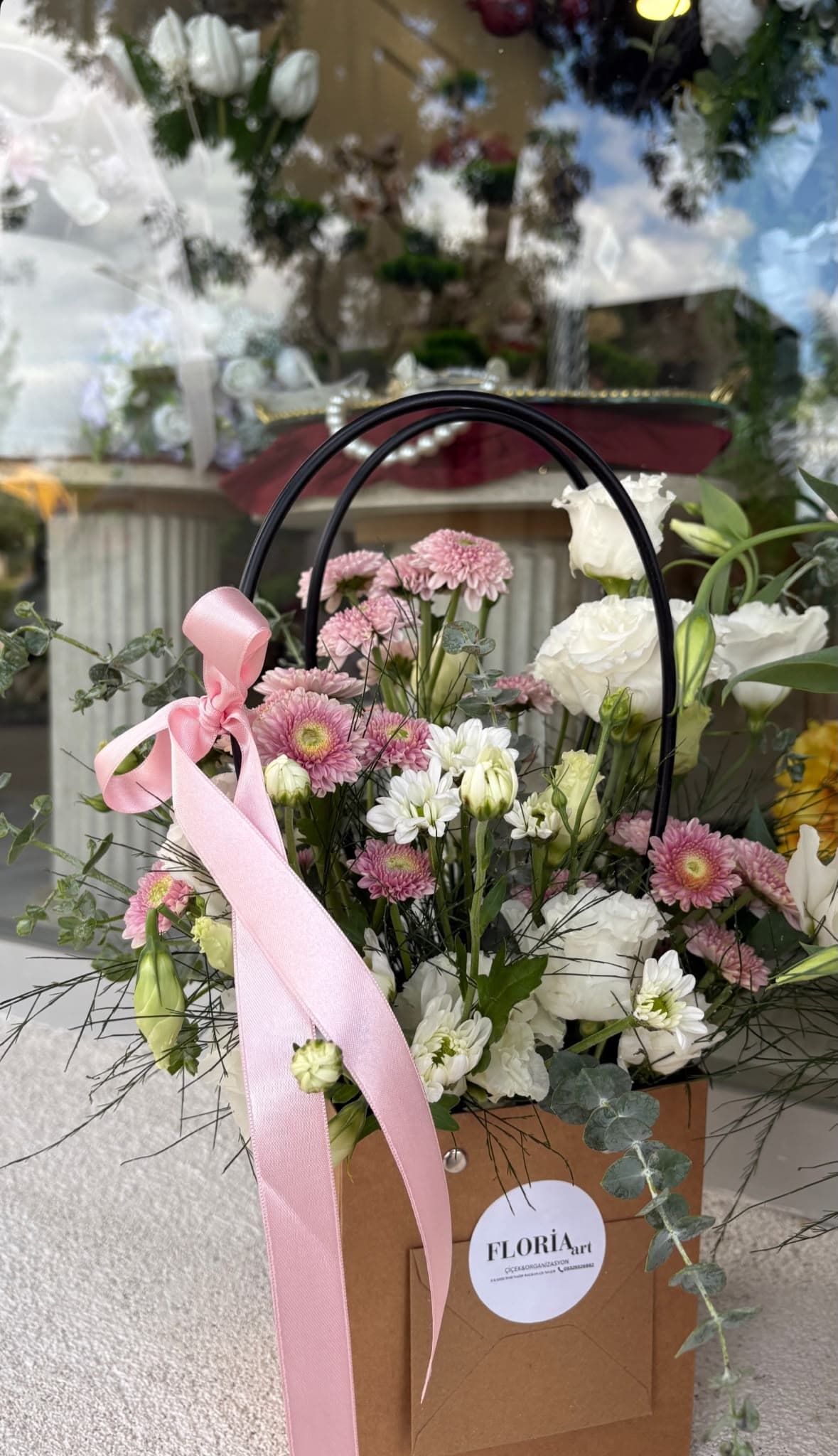 Beyaz Gül & Pembe Gerbera Çanta Buketi